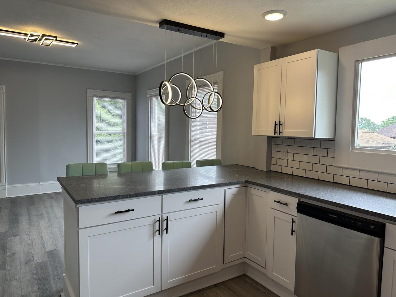 311 Oak St - Photo 4 of 23