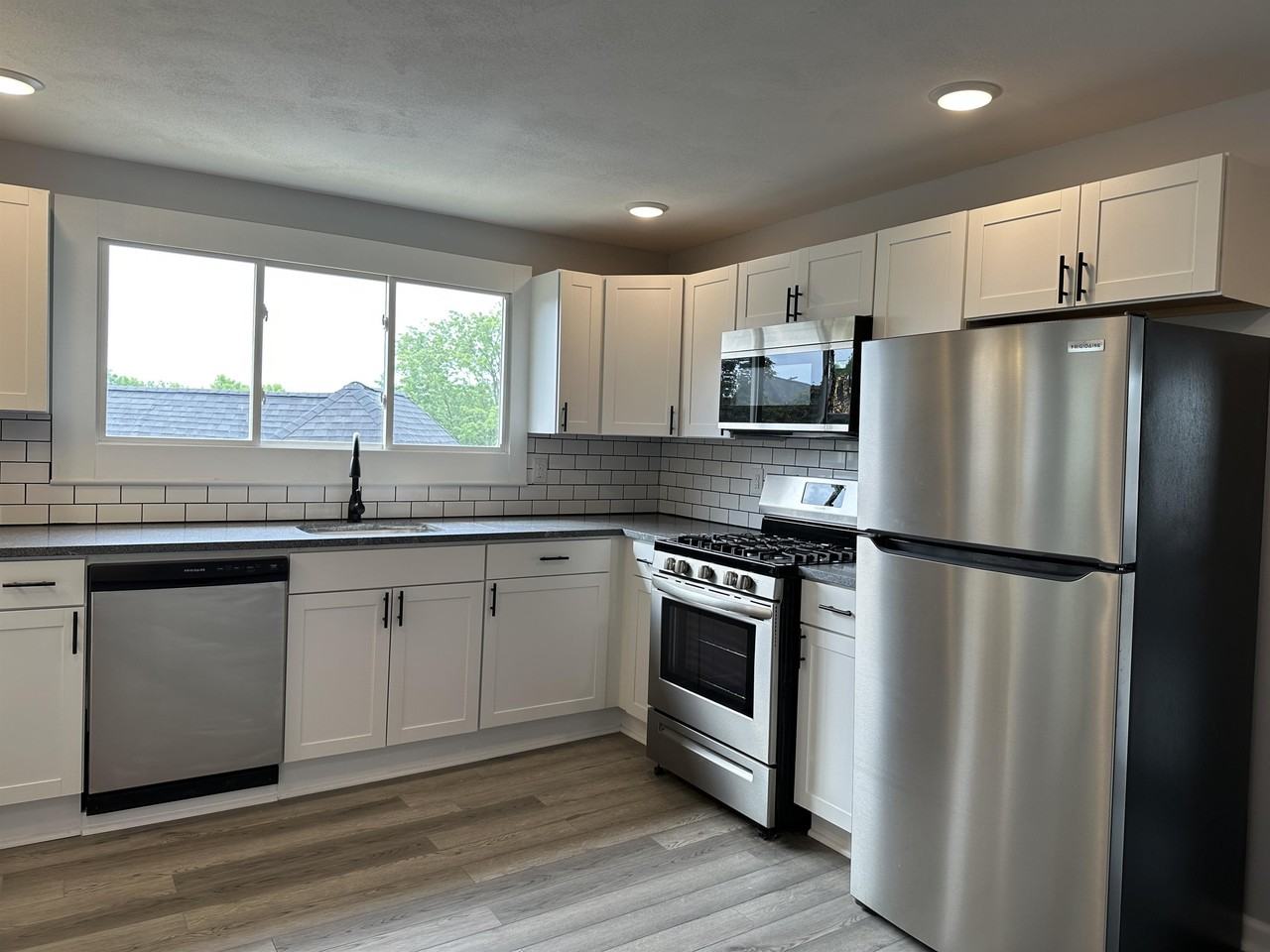 311 Oak St - Photo 3 of 23