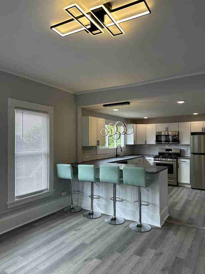 311 Oak St - Photo 3 of 23