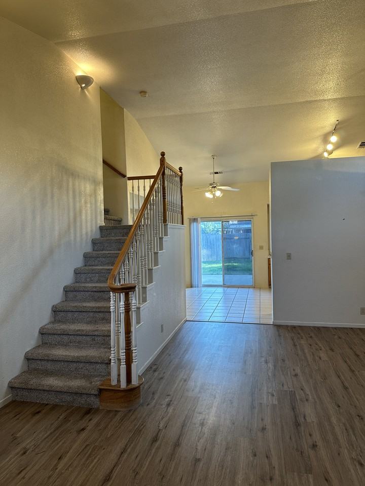 1003 Kate Linde Circle - Photo 5 of 10