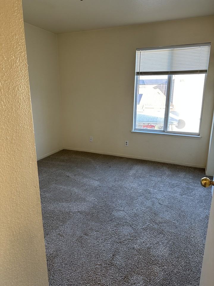 1003 Kate Linde Circle - Photo 6 of 10