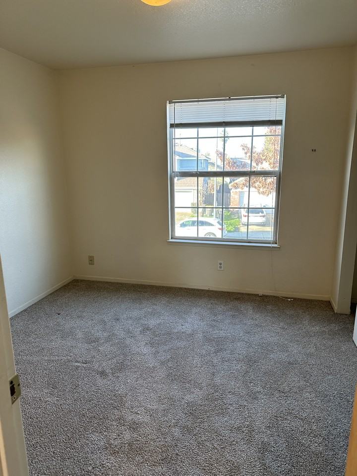 1003 Kate Linde Circle - Photo 7 of 10