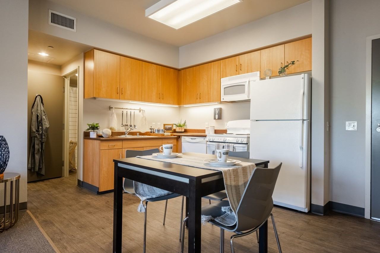 Claremont Collegiate Apartments - Photo 7 of 43