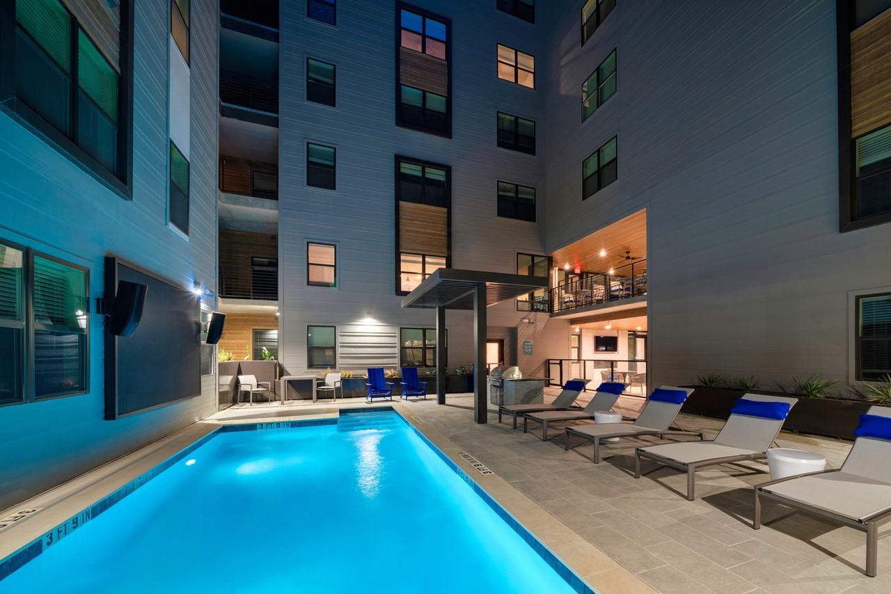 Noble 2500 - Photo 2 of 42