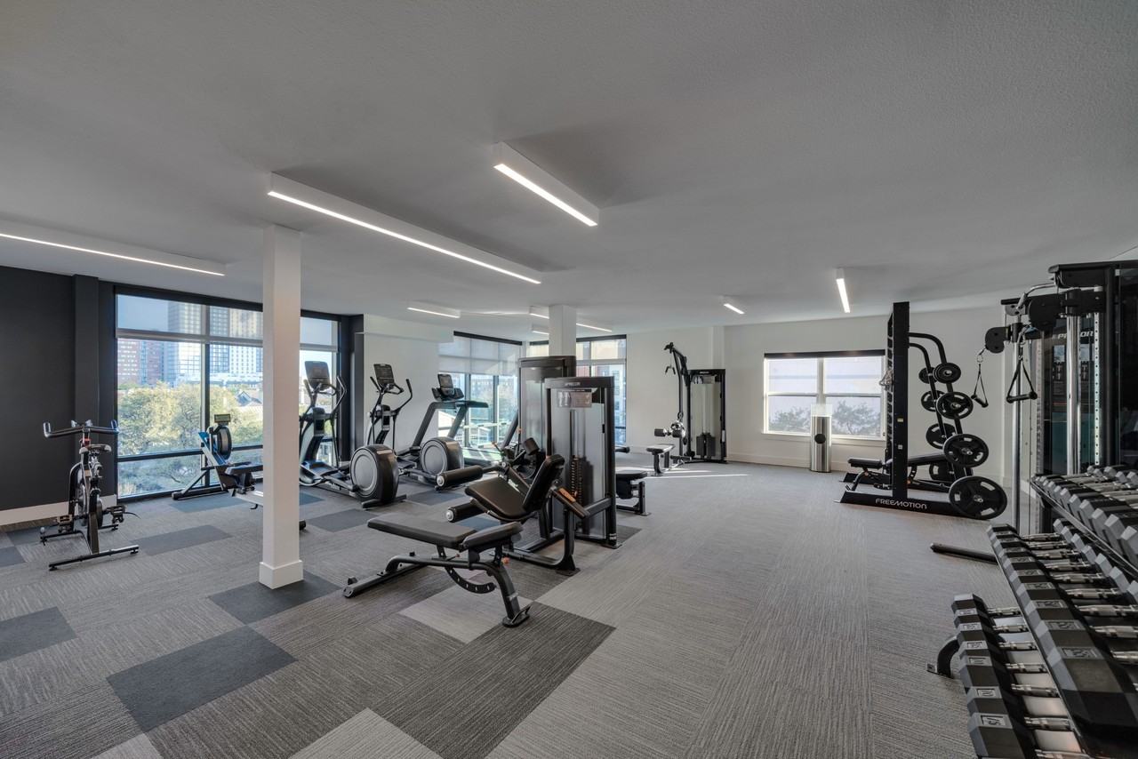 Noble 2500 - Photo 4 of 42