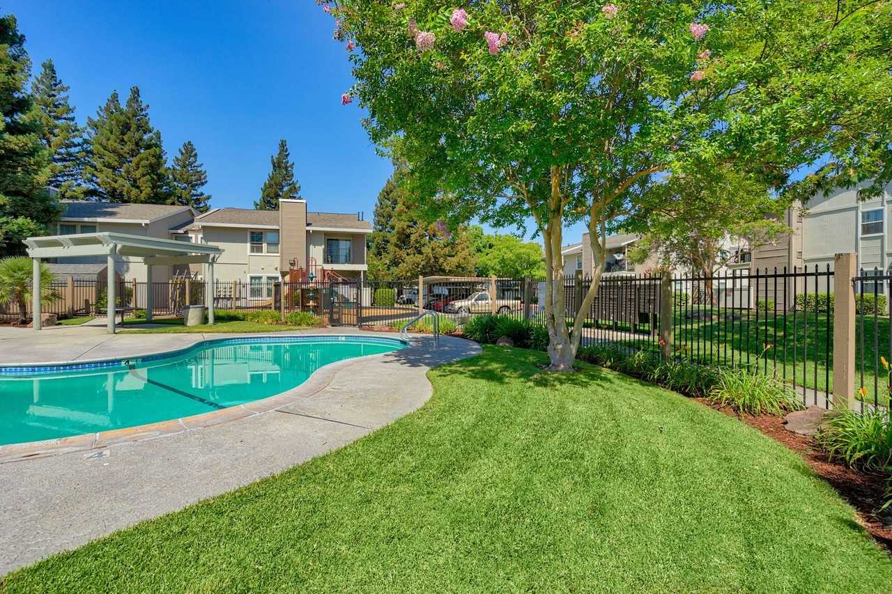 Bellwood - Photo 7 of 15