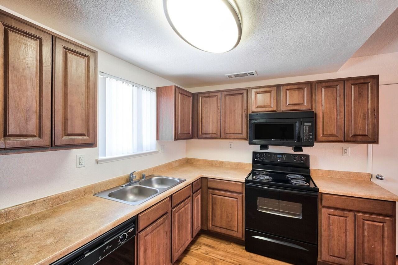 Bridges at Five Oaks - Photo 2 of 25