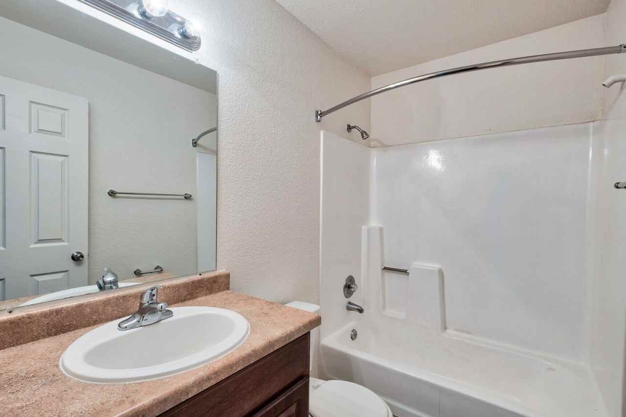 Bridges at Five Oaks - Photo 4 of 25