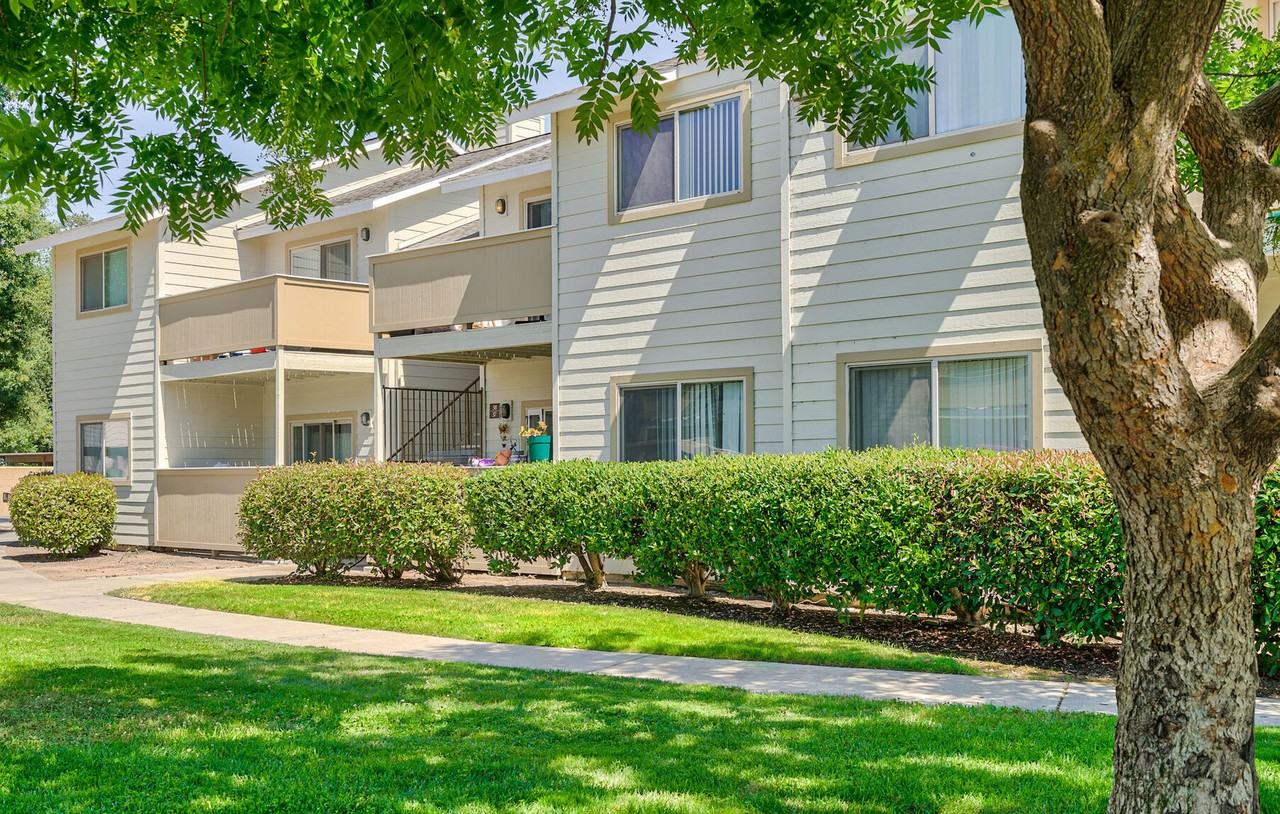 Bridges at Five Oaks - Photo 5 of 25