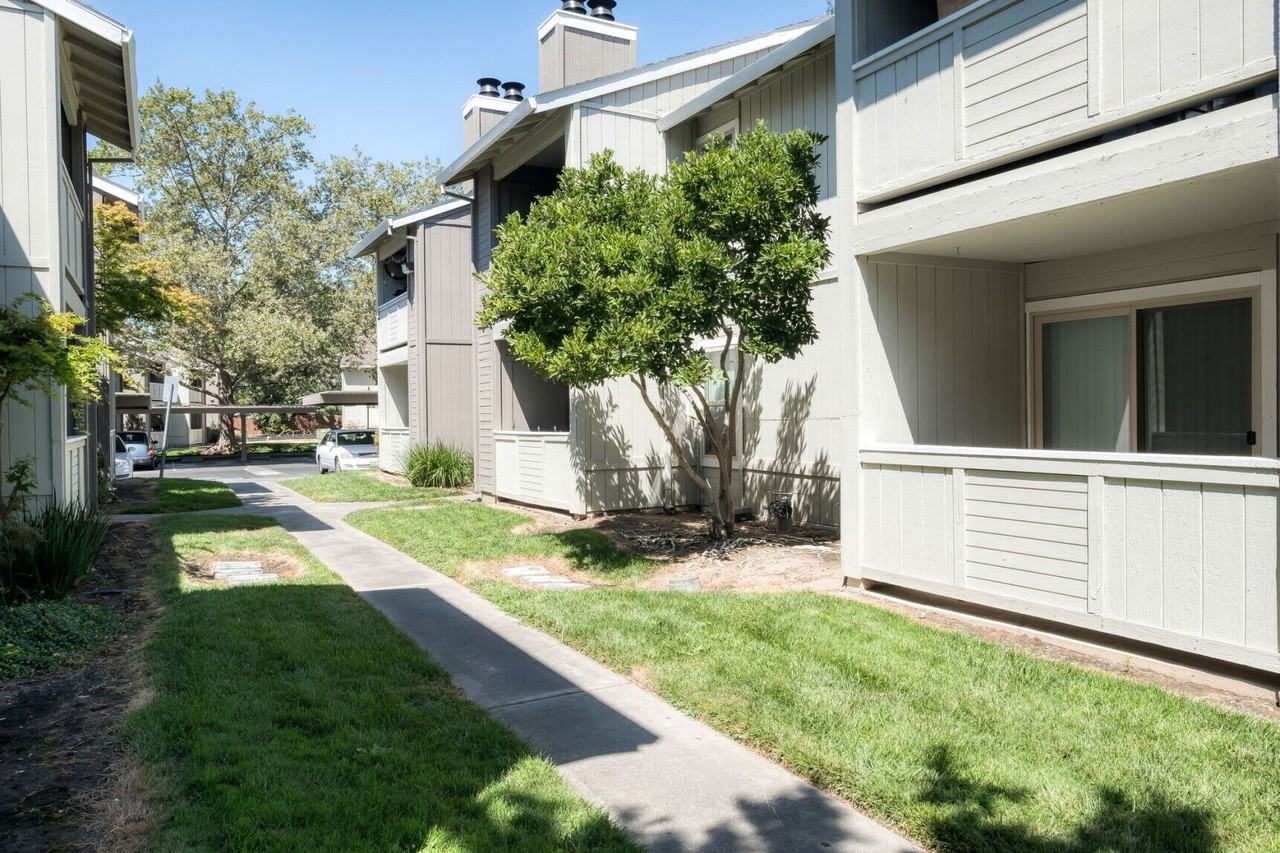 Jerron Place - Photo 3 of 25