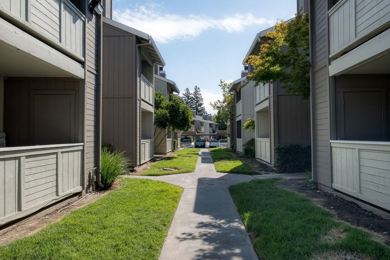 Jerron Place - Photo 4 of 25