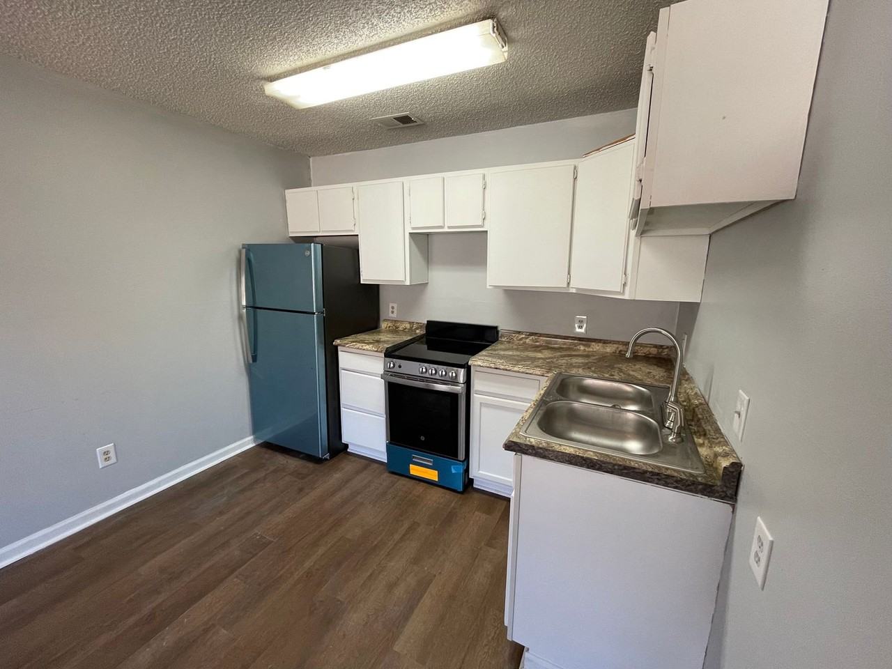 Newly Renovated Apartments - Photo 6 of 12