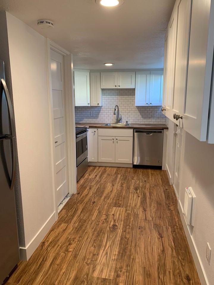 1315 S 9th St #B - Photo 2 of 12