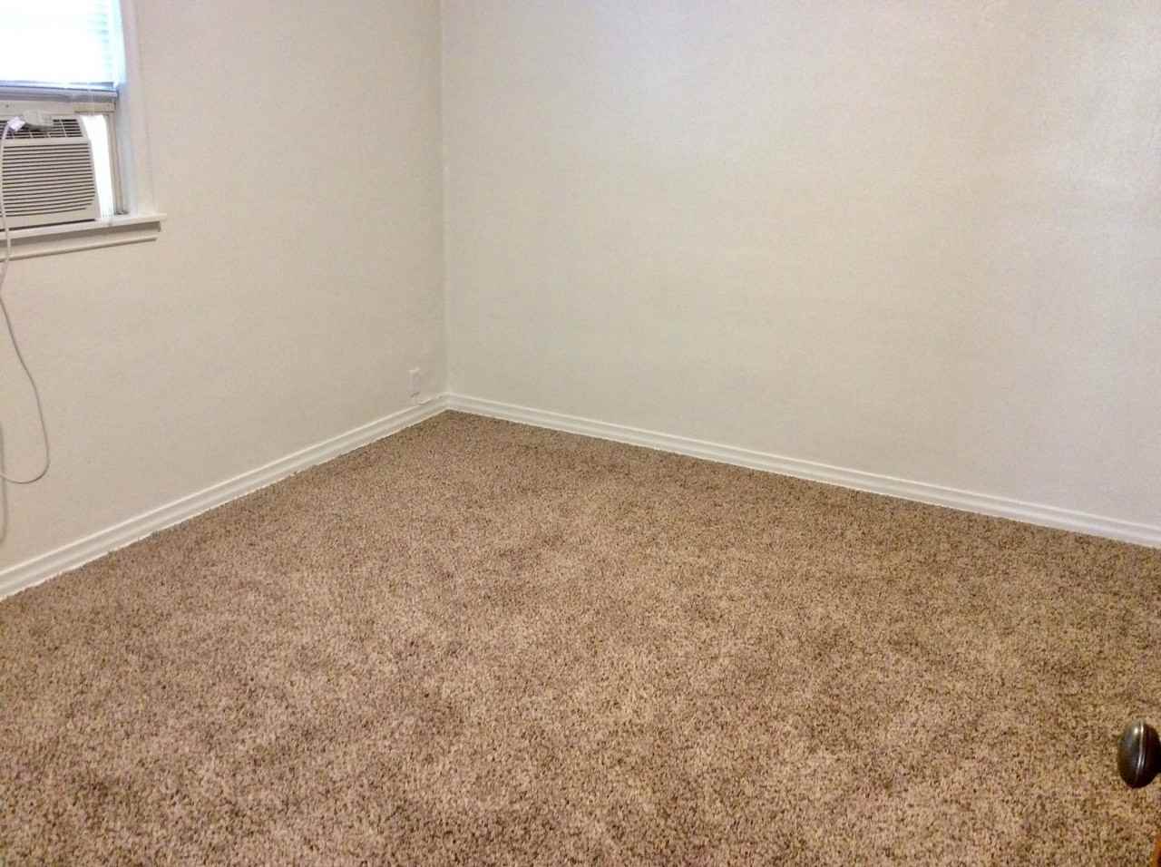 211 1/2 2nd Ave E - Photo 5 of 12