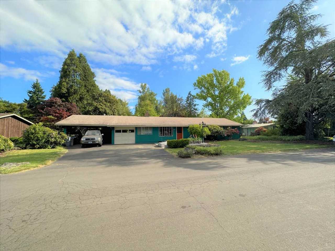 4830 Sw Dresden Ave - Photo 2 of 26