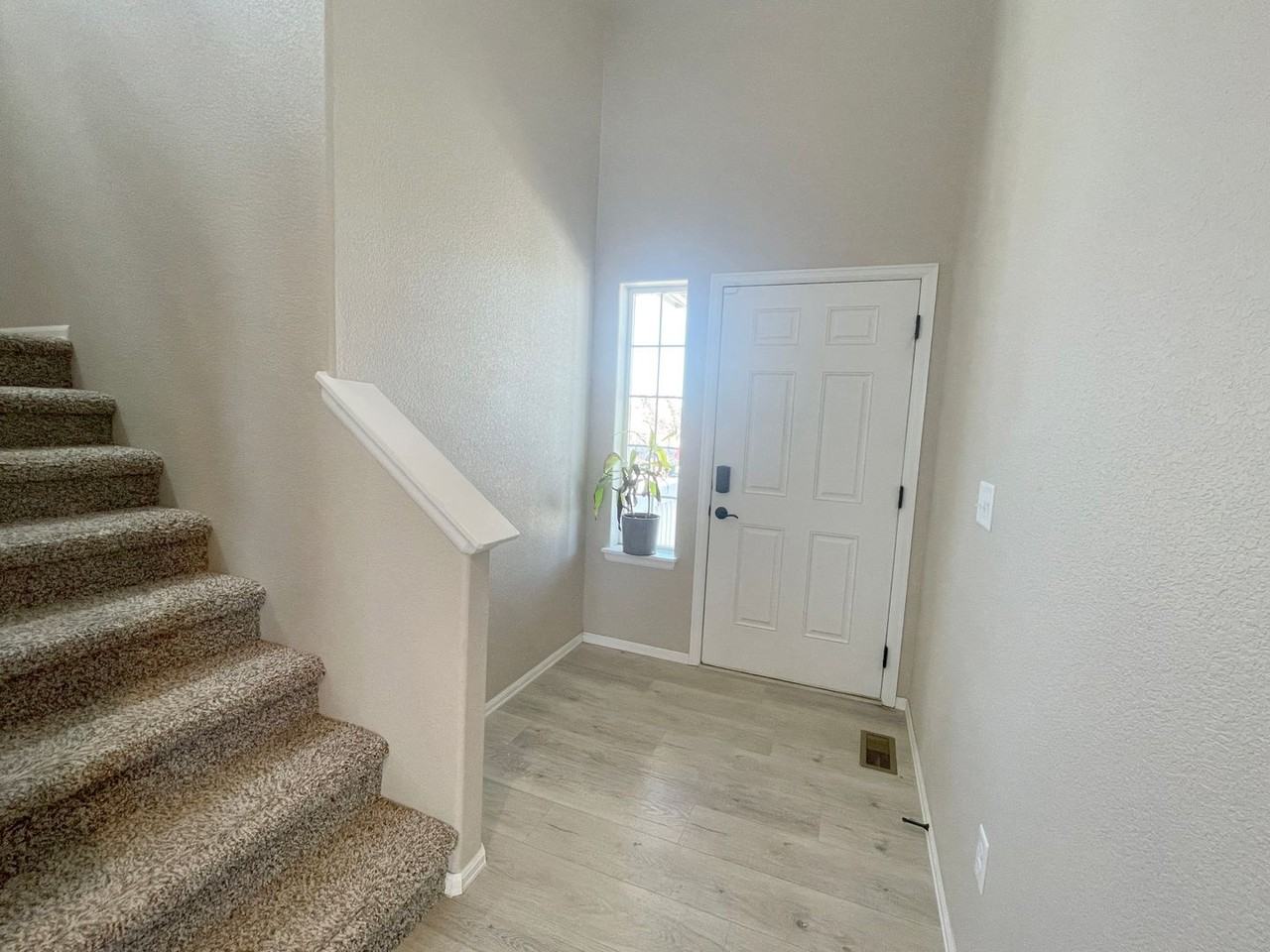 10420 19th St - Photo 3 of 50