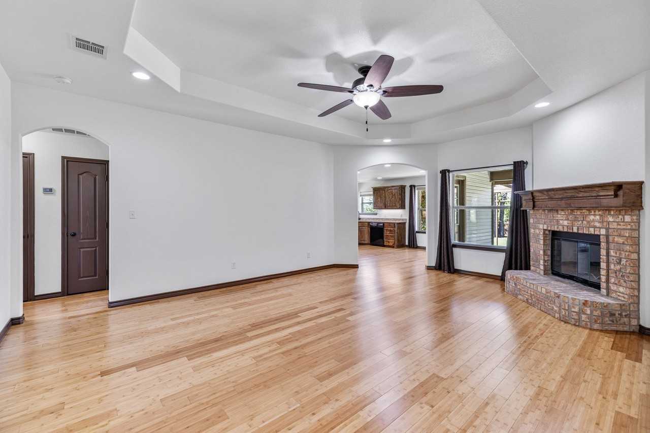 1111 N Stewart St - Photo 3 of 25