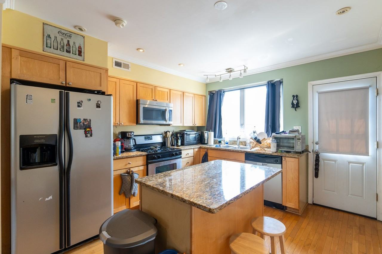 1108 Fitzwater St - Photo 4 of 26