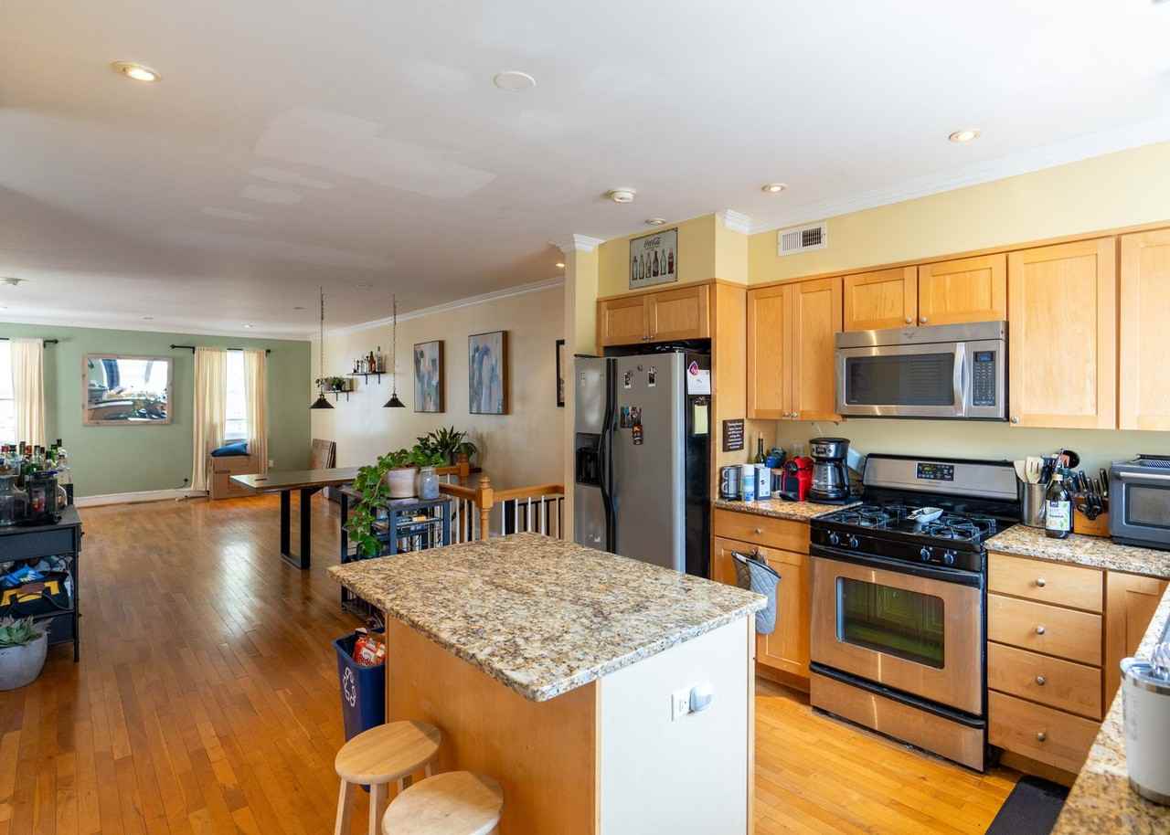 1108 Fitzwater St - Photo 5 of 26