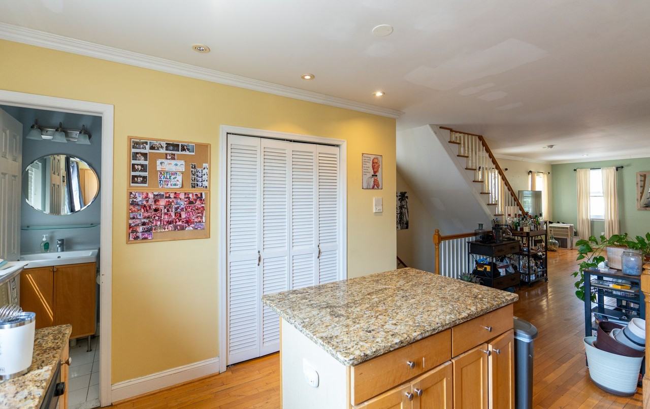 1108 Fitzwater St - Photo 6 of 26