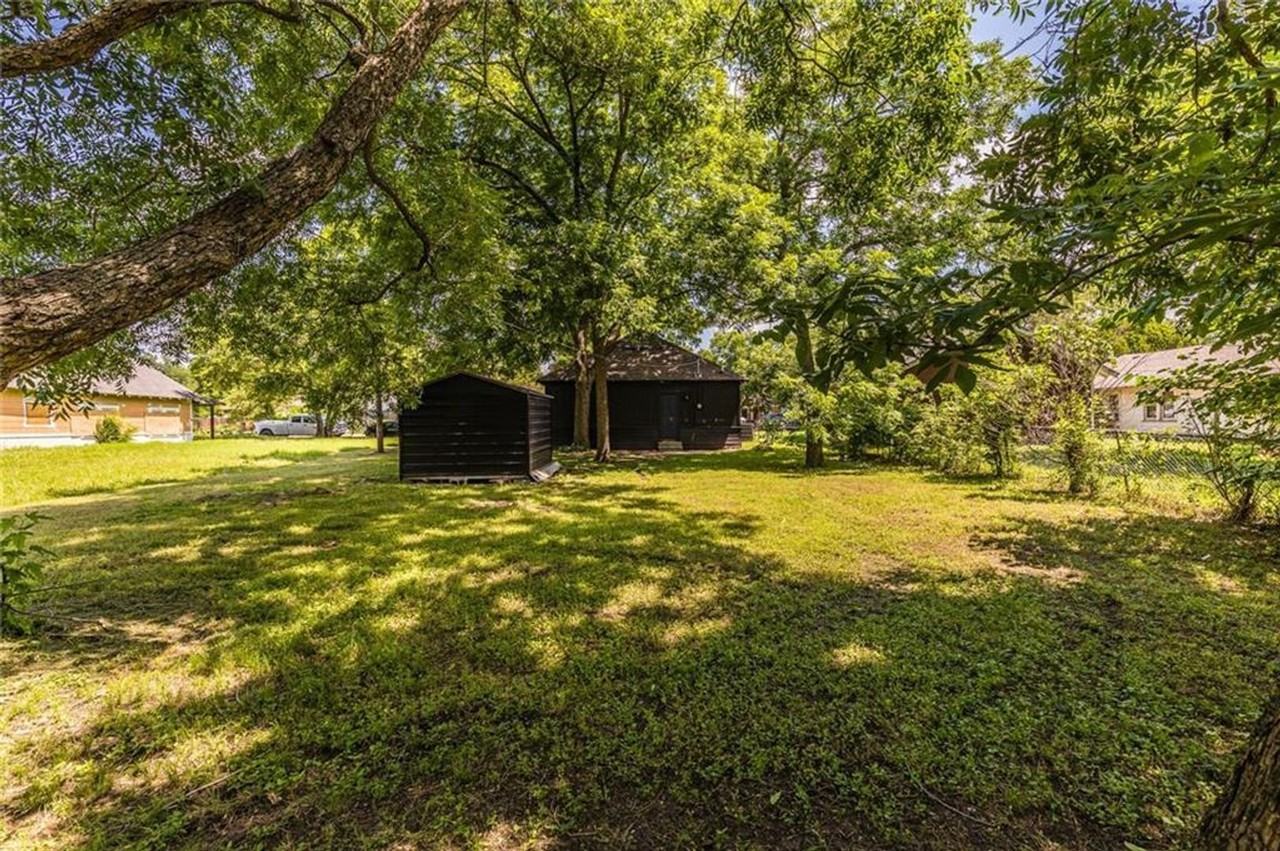 2611 Summer Ave - Photo 2 of 28