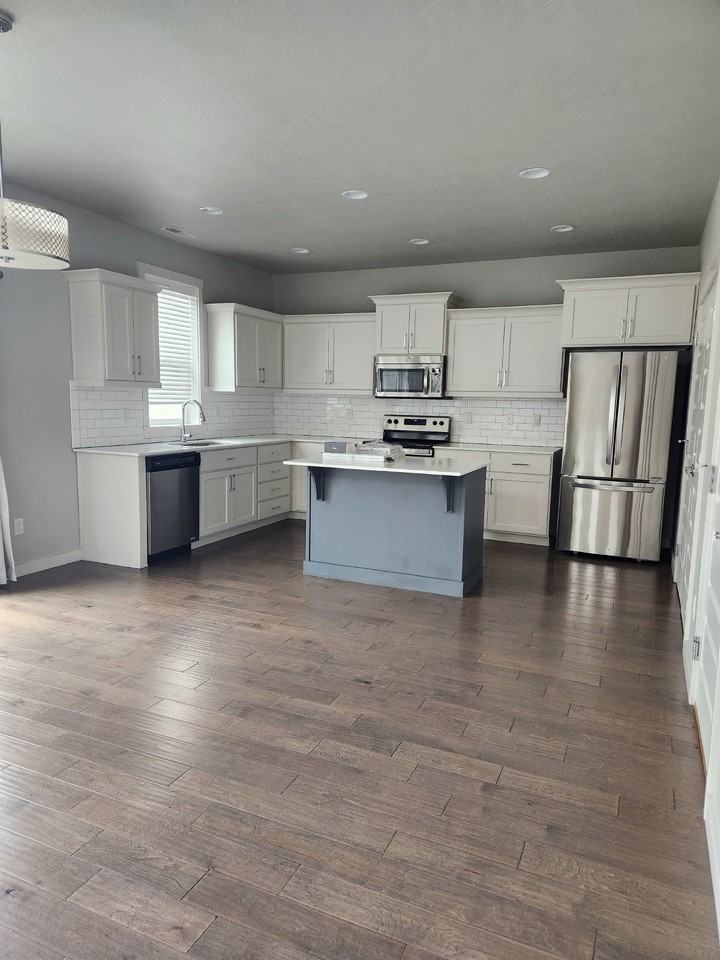 1692 E Kalispell St - Photo 2 of 14
