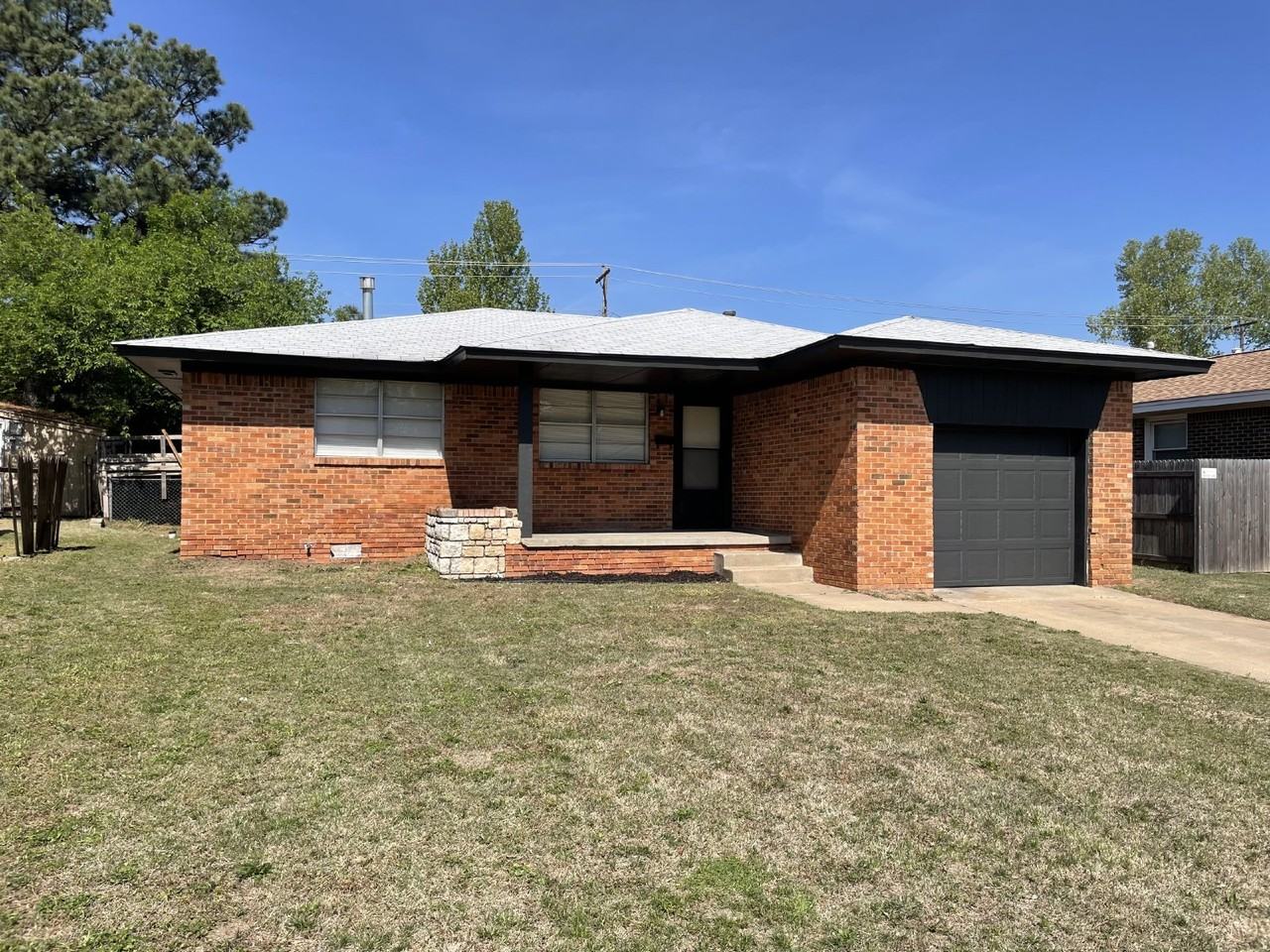 2013 N College Ave - Photo 2 of 22