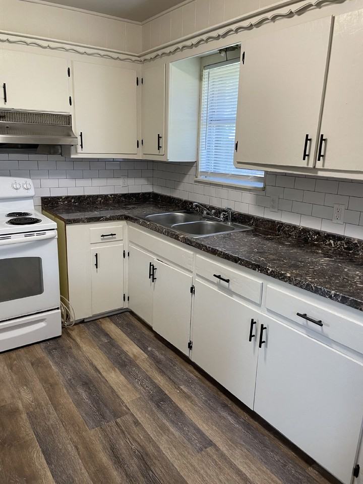 2013 N College Ave - Photo 3 of 22