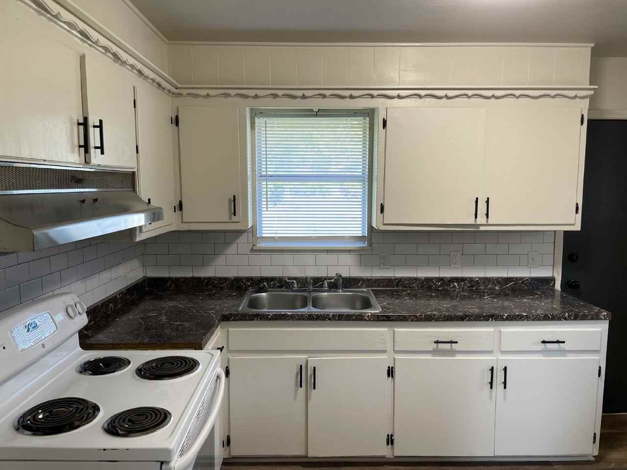 2013 N College Ave - Photo 4 of 22