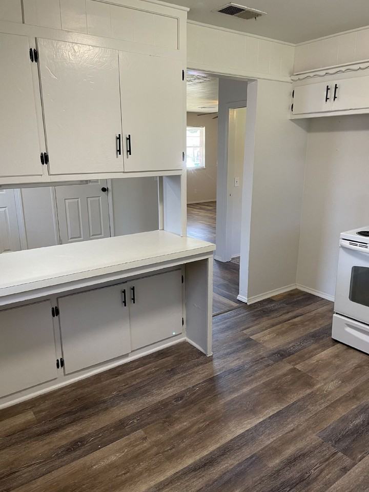 2013 N College Ave - Photo 5 of 22