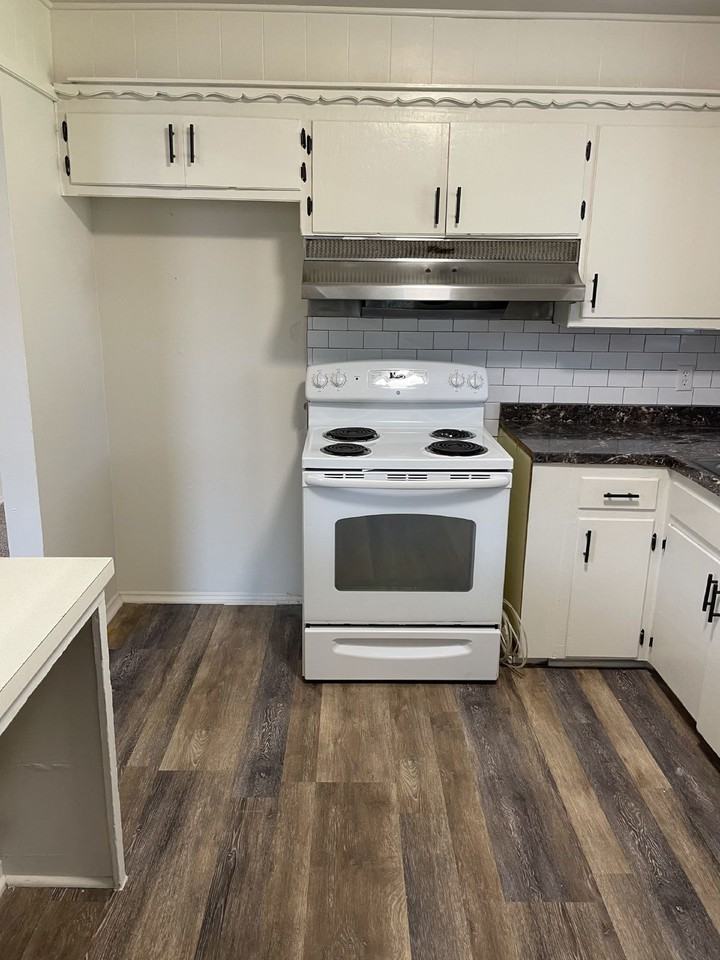 2013 N College Ave - Photo 6 of 22