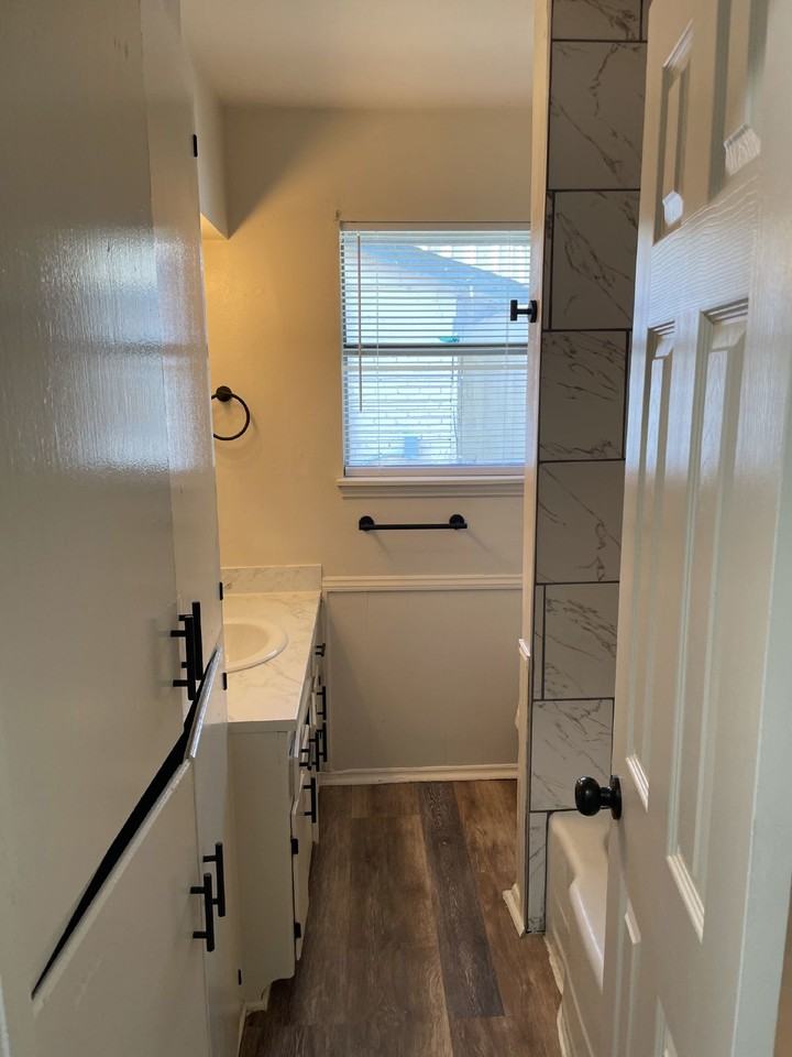 2013 N College Ave - Photo 7 of 22