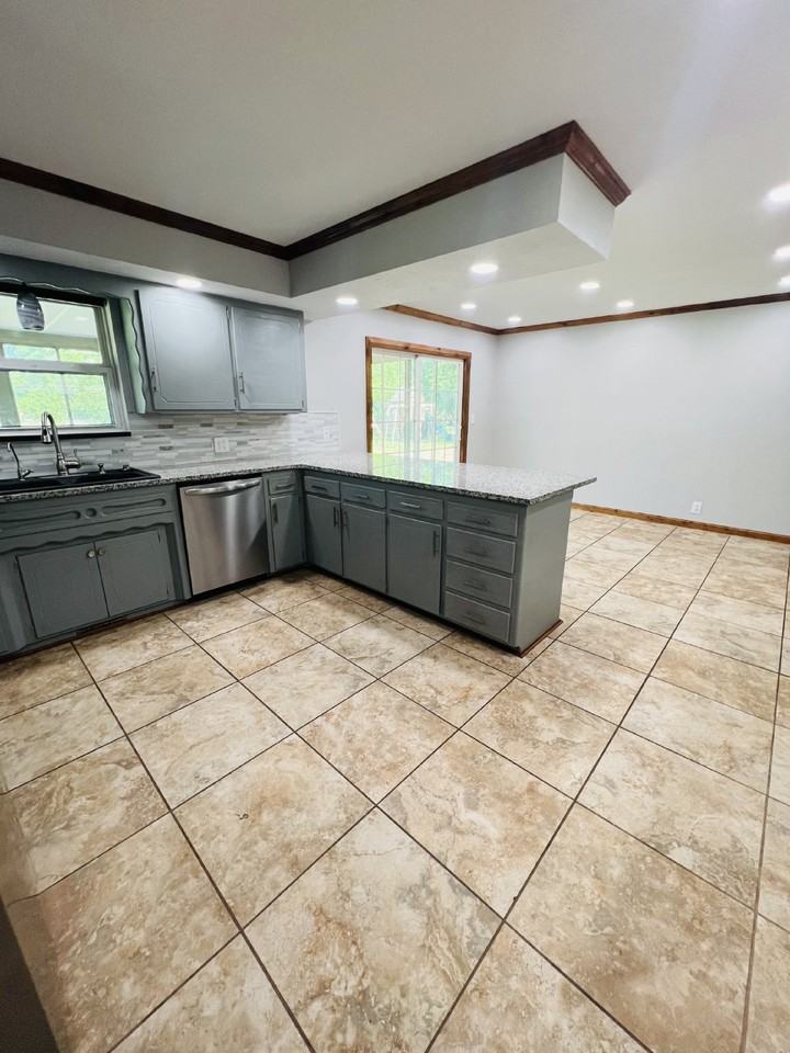 3615 N Grant St - Photo 7 of 21