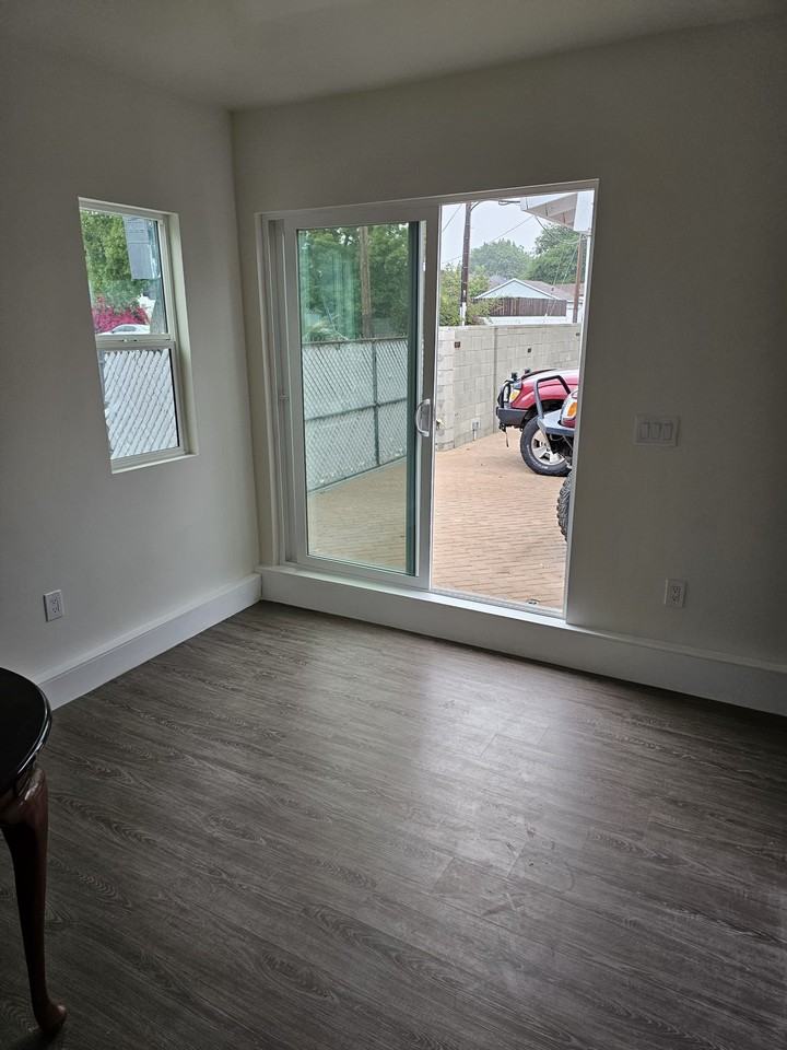 9911 Lemona Ave - Photo 3 of 8