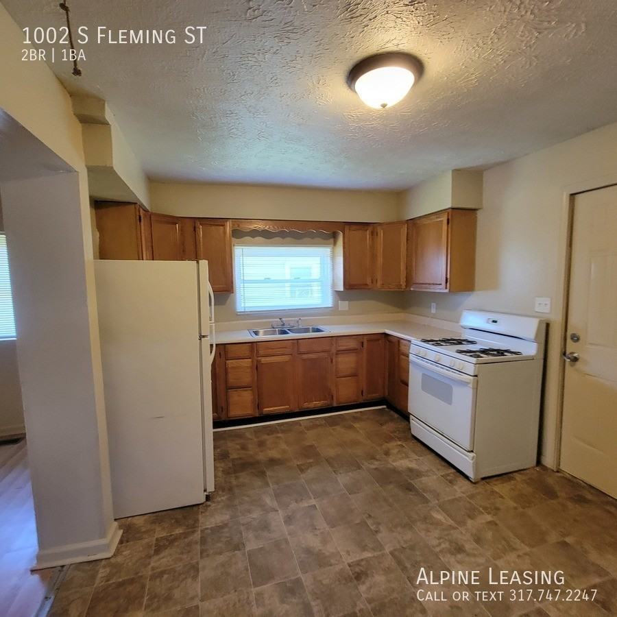 1002 S Fleming St - Photo 3 of 6