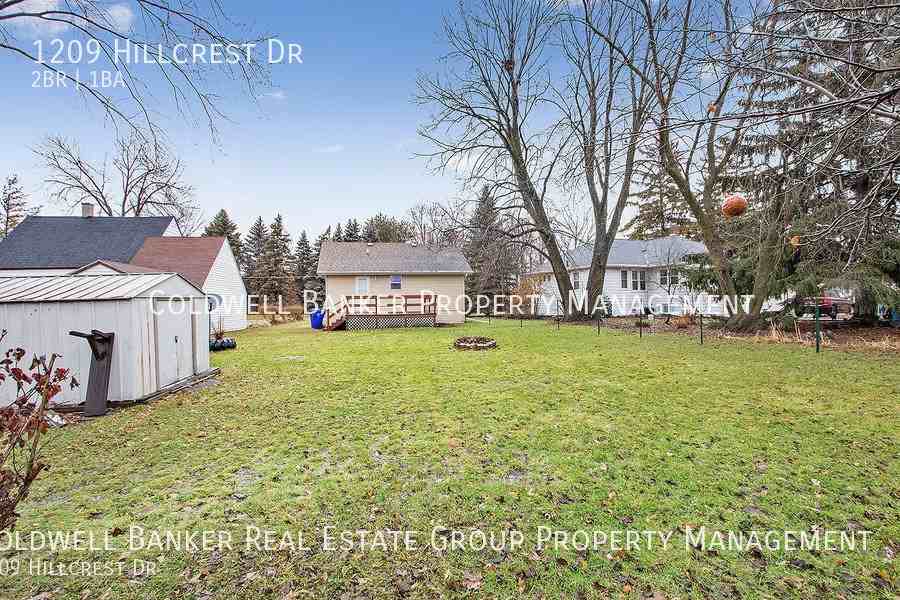 1209 Hillcrest Dr - Photo 3 of 12