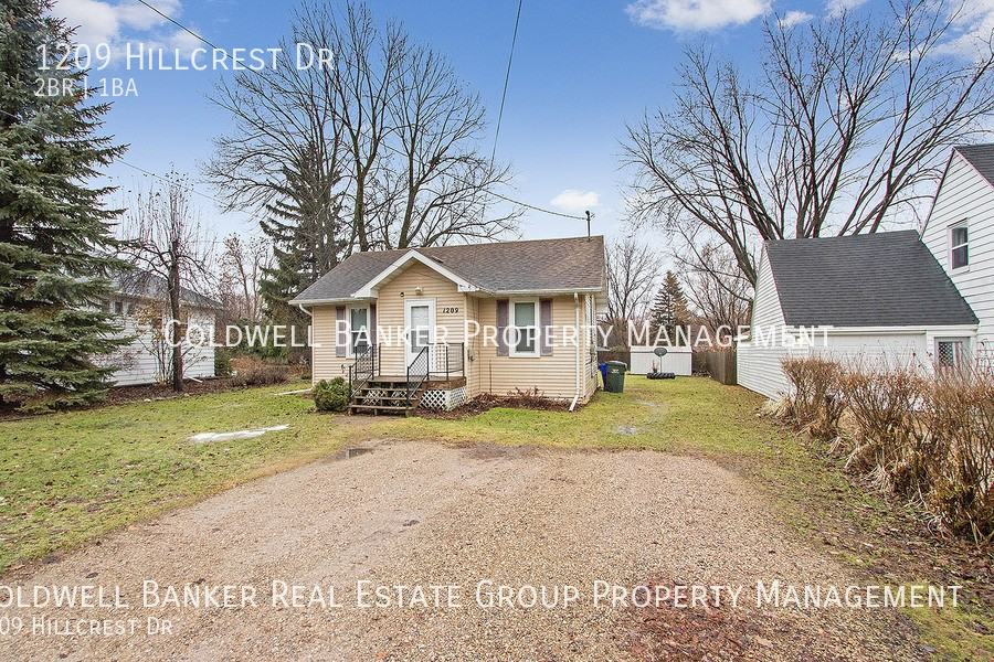 1209 Hillcrest Dr - Photo 4 of 12