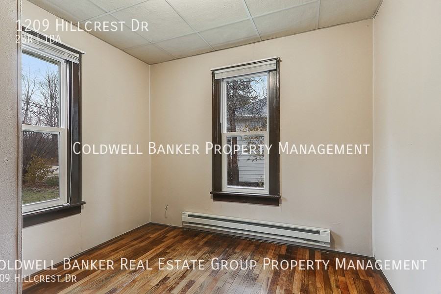 1209 Hillcrest Dr - Photo 6 of 12