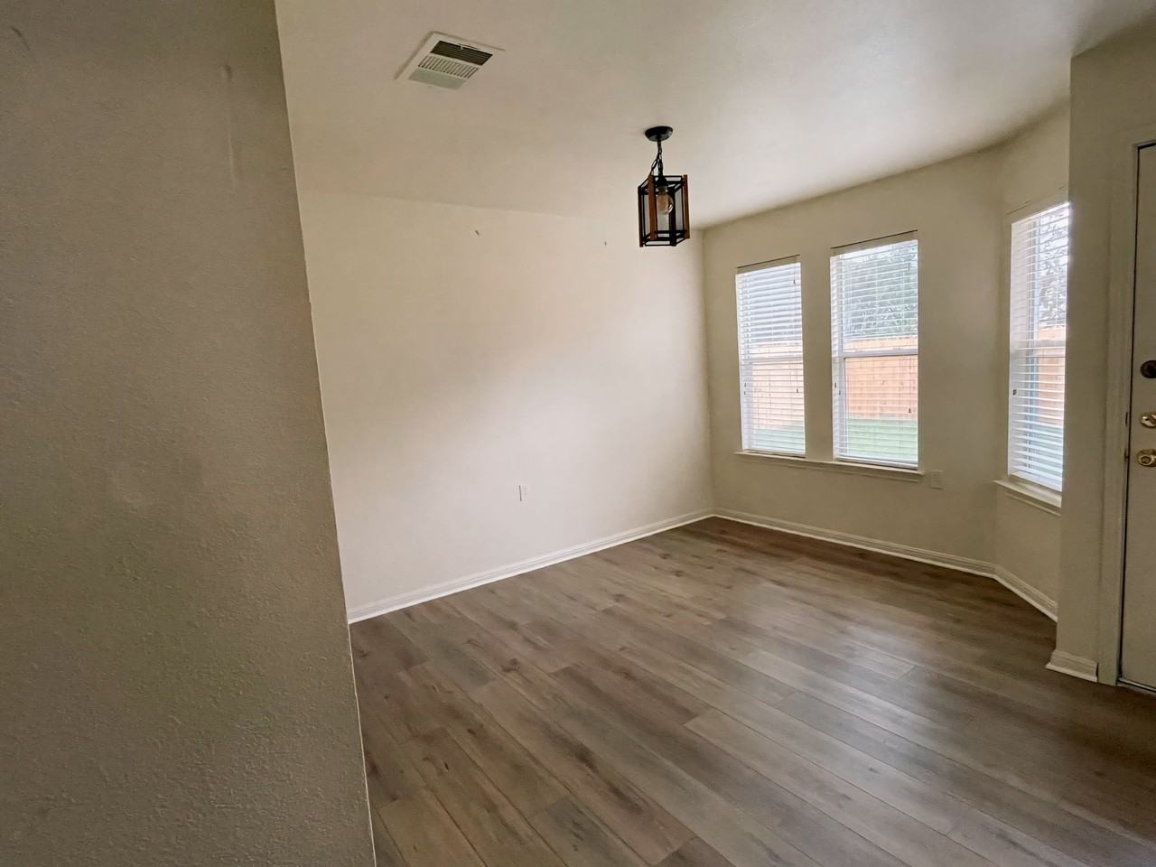 504 Colonial Park Blvd #NA - Photo 3 of 15