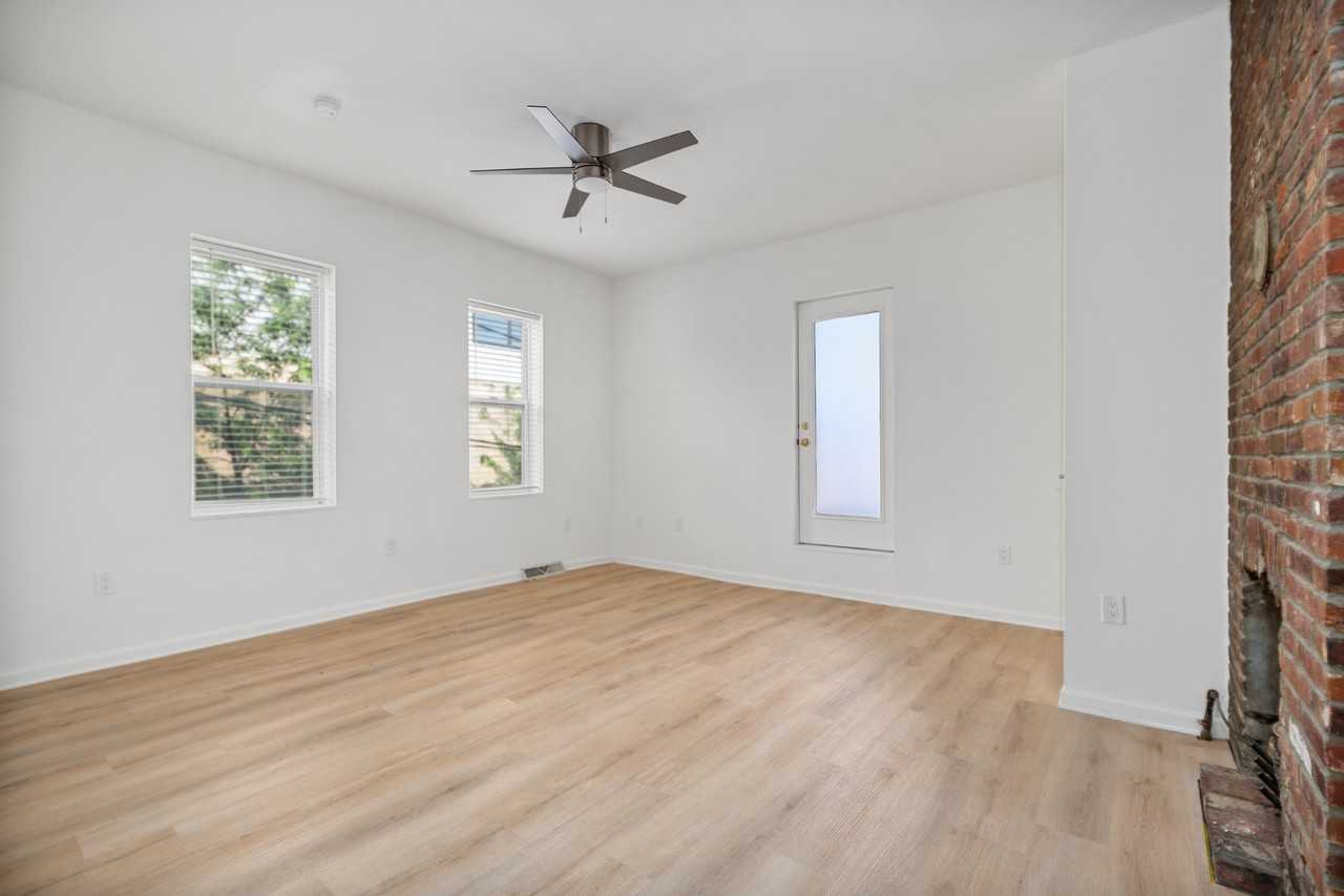 3401 Butler St #1R - Photo 5 of 20