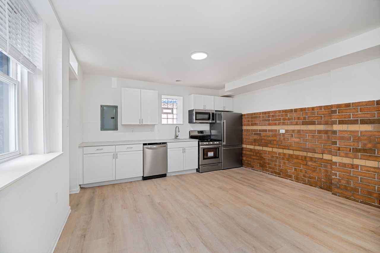 3401 Butler St #1R - Photo 6 of 20