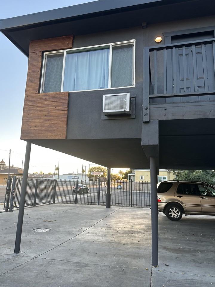 1233 E. Weber Avenue - Photo 3 of 24