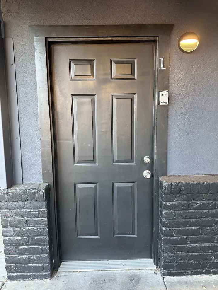 1233 E. Weber Avenue - Photo 5 of 24