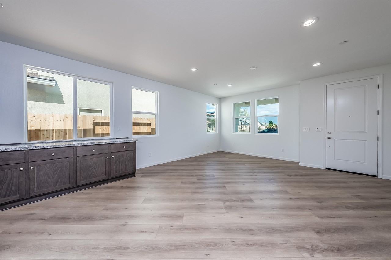 2563 Chianti Way #1 - Photo 4 of 43