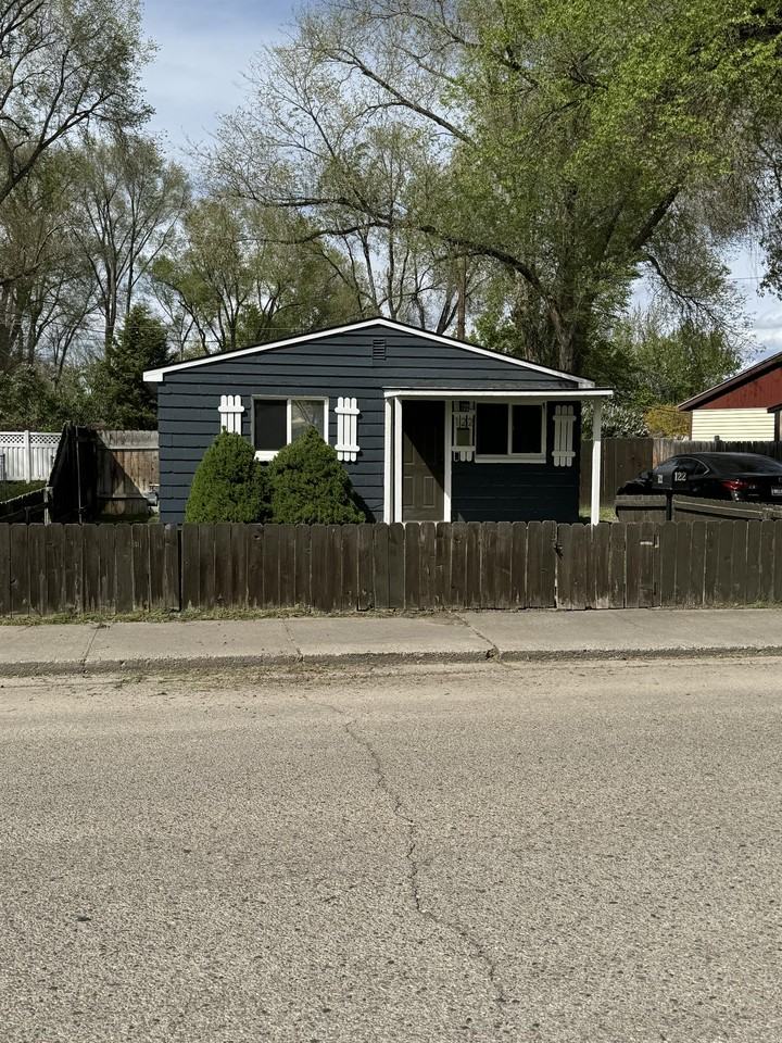 122 E 8th N #1 - Photo 2 of 15