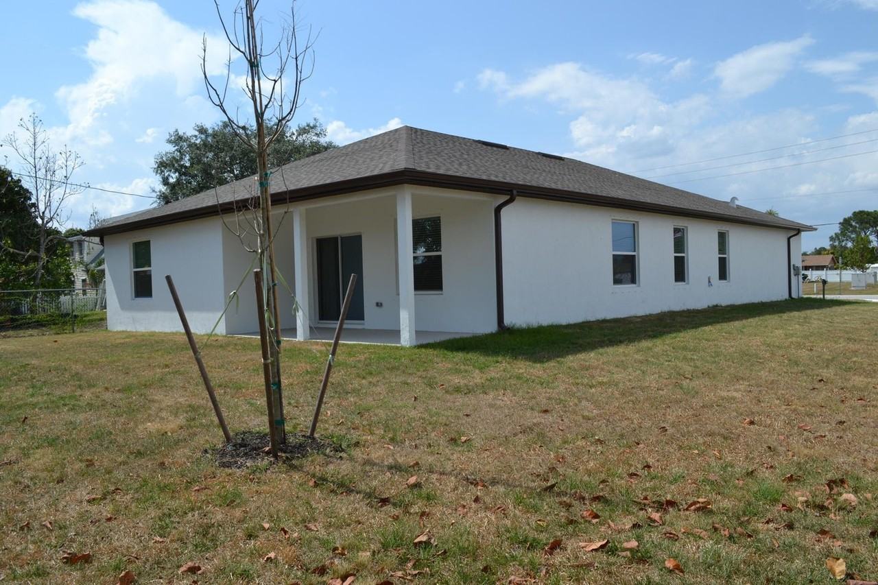 Nw Airoso Blvd - Photo 3 of 8