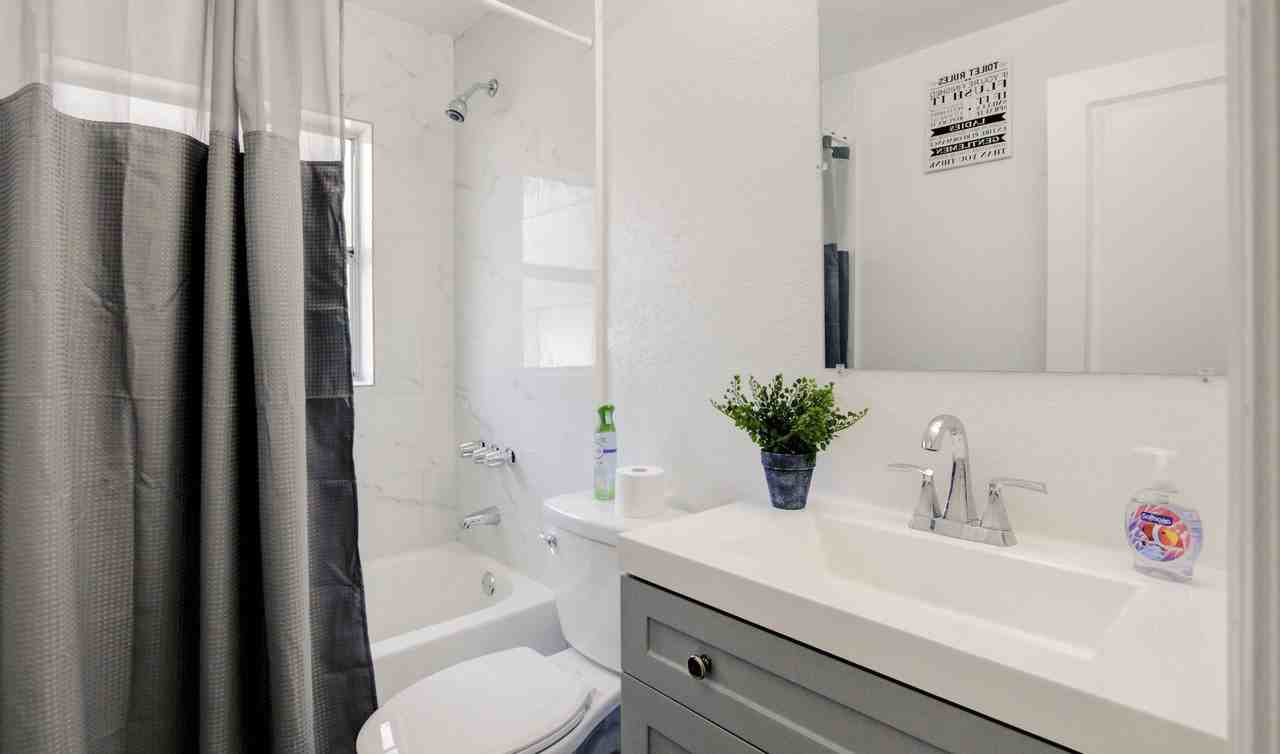 N 52nd St - Photo 3 of 16