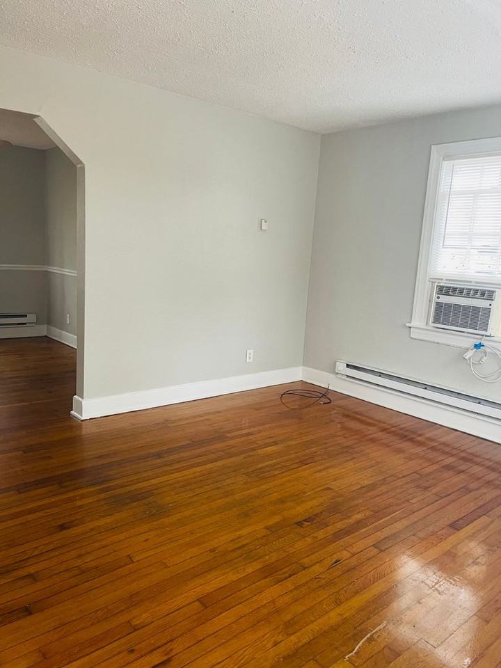 1213 Strand St - Photo 2 of 18