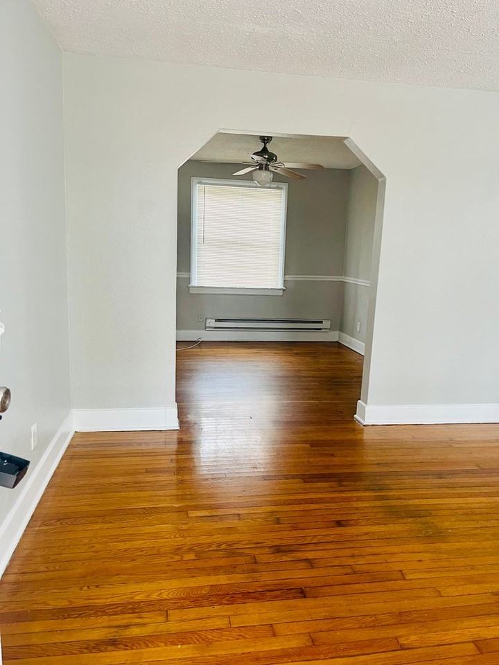 1213 Strand St - Photo 3 of 18