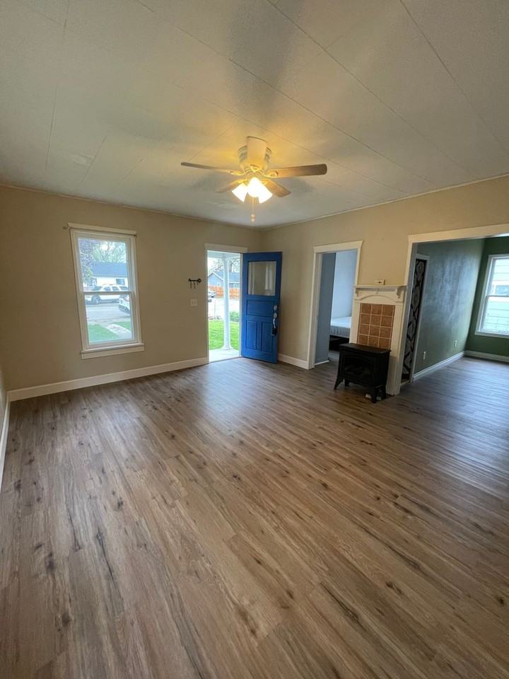 112 W Park Ave - Photo 2 of 18